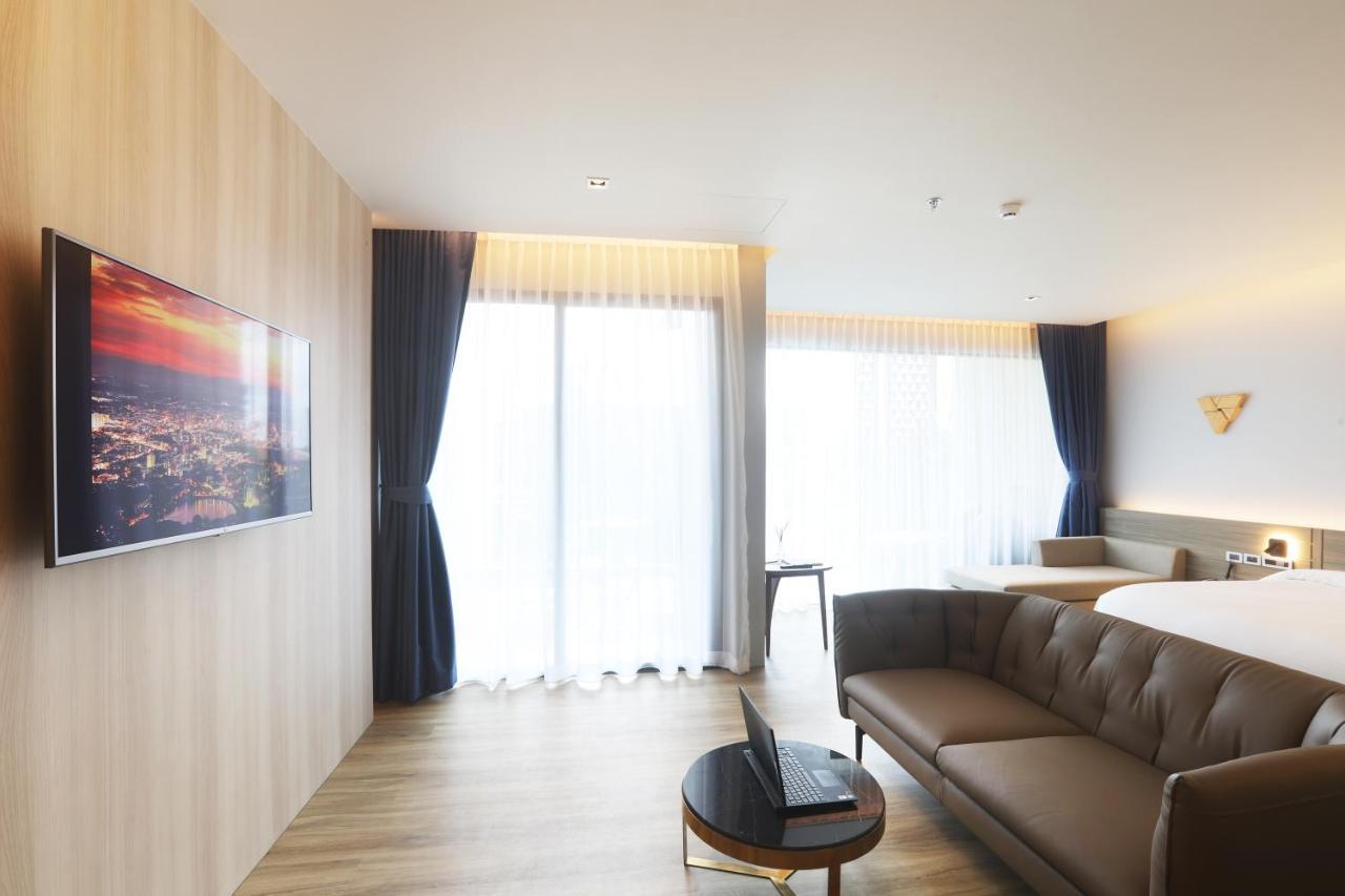 The Signature Airport 4*